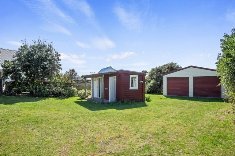 Photo of property in 9 Duncan Street, Waikawa Beach, Levin, 5573