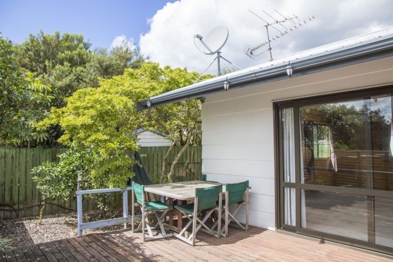 Photo of property in 2/98 Lake Road, Narrow Neck, Auckland, 0622