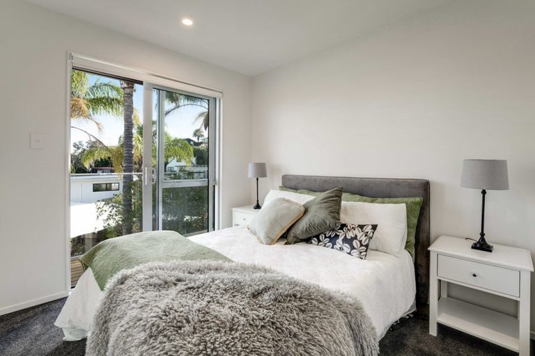 Photo of property in 9/15 Sea Vista Avenue, Beach Haven, Auckland, 0626