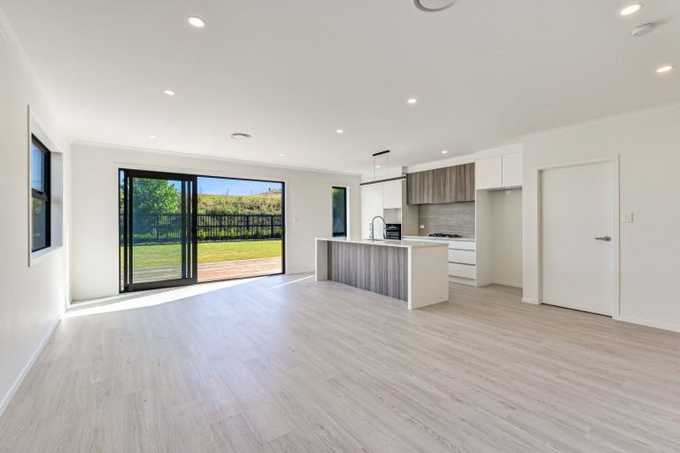 Photo of property in 33 Overton Street, Rototuna North, 3210