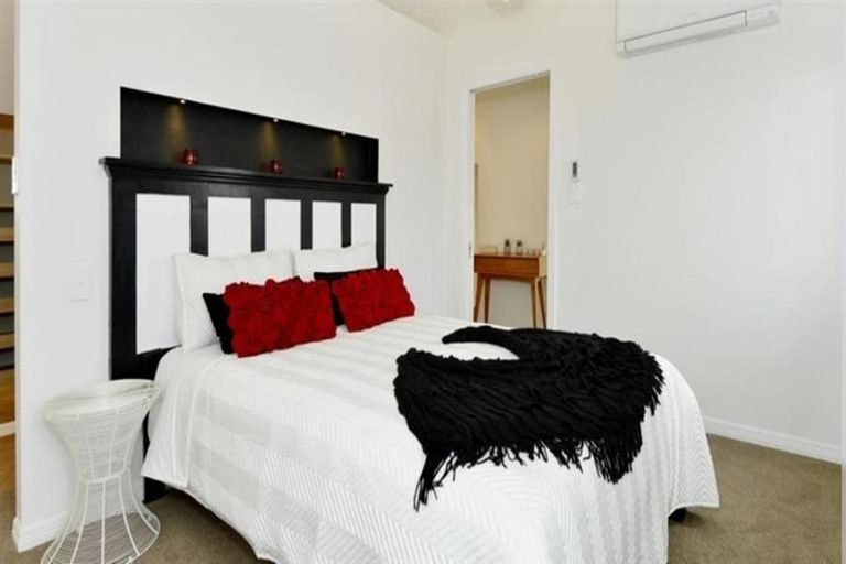 Photo of property in 1f Eversleigh Road, Belmont, Auckland, 0622