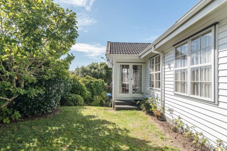 Photo of property in 6 Lethenty Way, Karori, Wellington, 6012