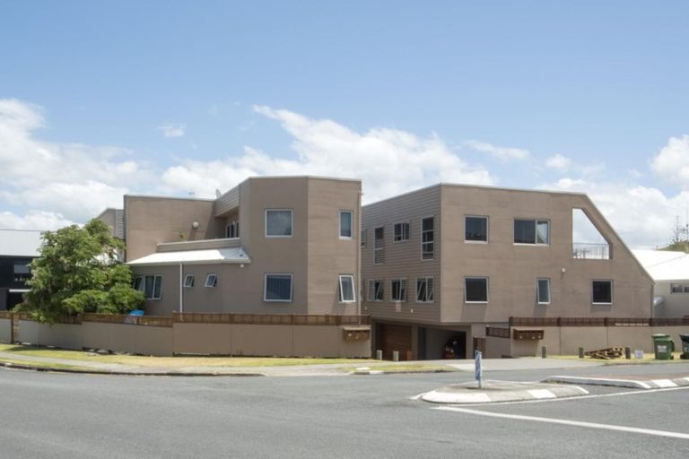 Photo of property in 2/50 May Street, Mount Maunganui, 3116