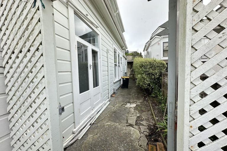 Photo of property in 34 Grove Road, Kelburn, Wellington, 6012