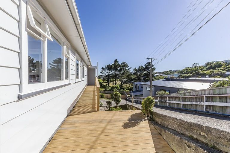 Photo of property in 51 Glanmire Road, Newlands, Wellington, 6037