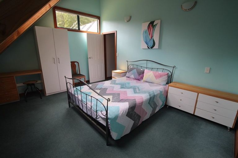 Photo of property in 2 Cascade Avenue, Waiatarua, Auckland, 0604