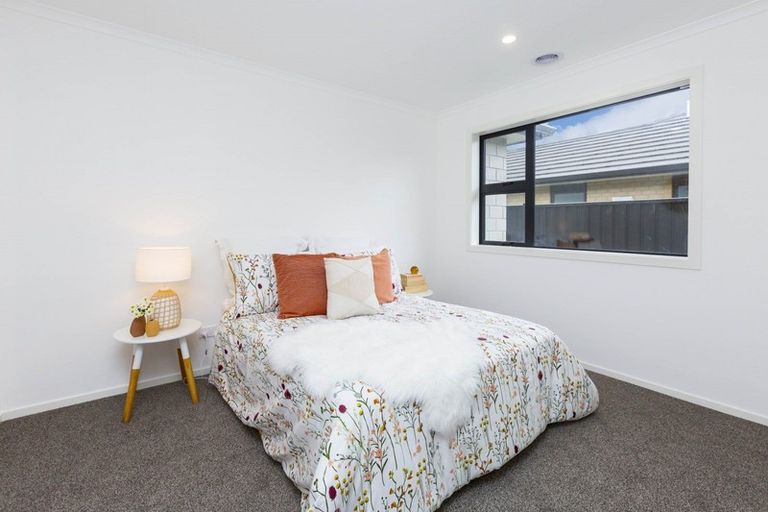 Photo of property in 8 Passchendaele Grove, Trentham, Upper Hutt, 5018