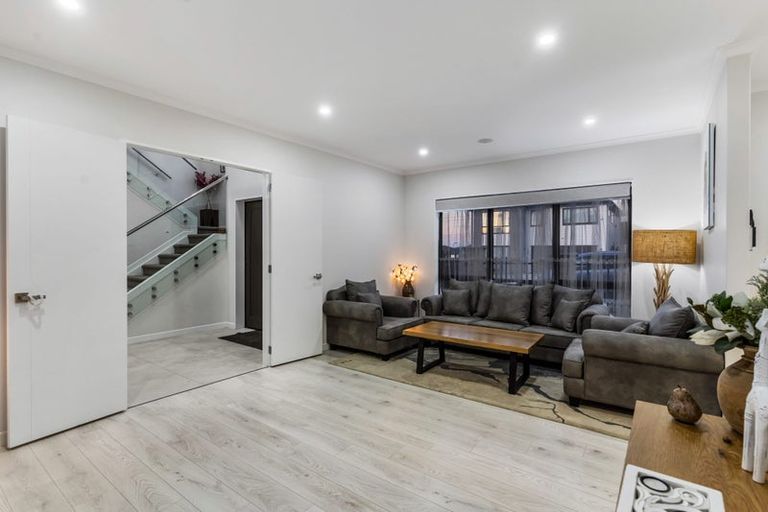 Photo of property in 76 Drumbuoy Drive, Flat Bush, Auckland, 2019