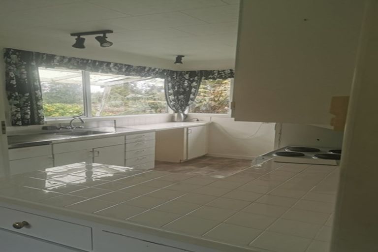 Photo of property in 244 Boord Crescent, Kumeu, 0891