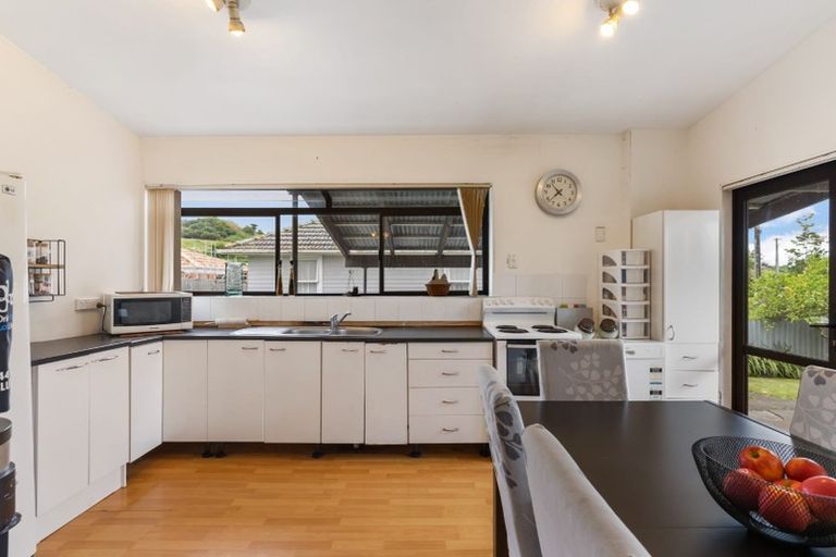 Photo of property in 114 Coronation Road, Mangere Bridge, Auckland, 2022