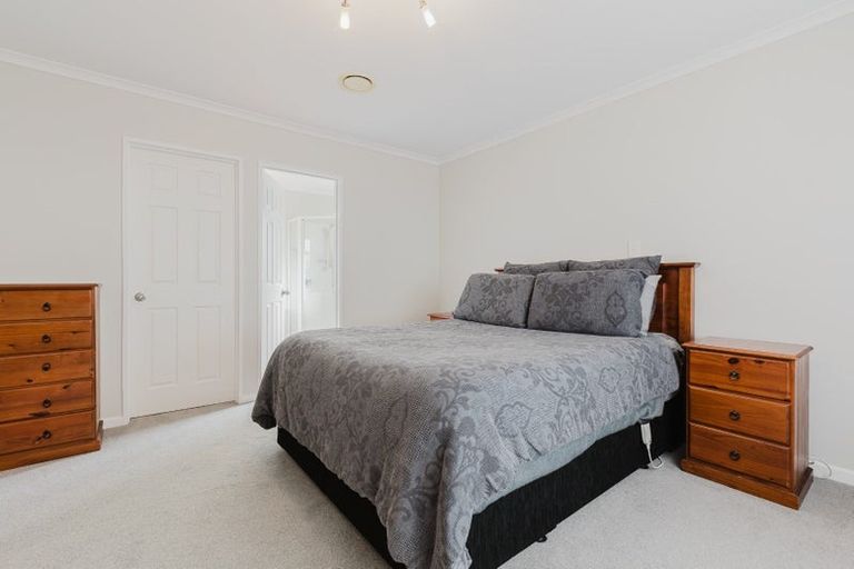 Photo of property in 28 Royal Oak Drive, Kelvin Grove, Palmerston North, 4414