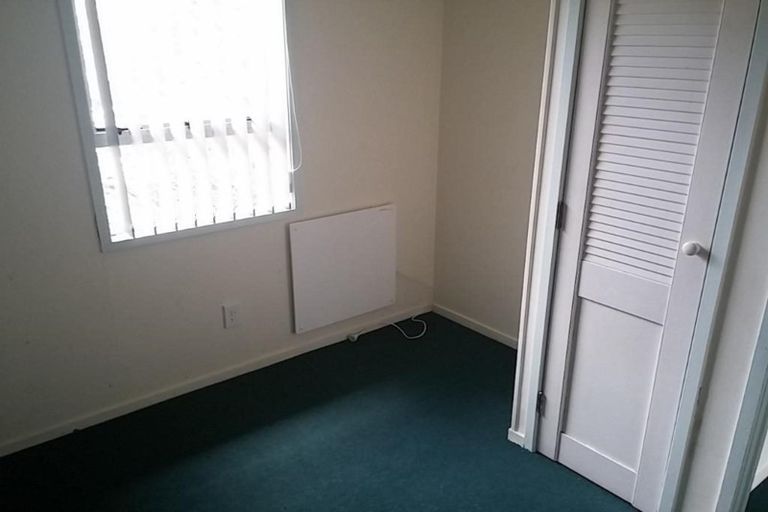 Photo of property in 28 Katrina Place, Massey, Auckland, 0614