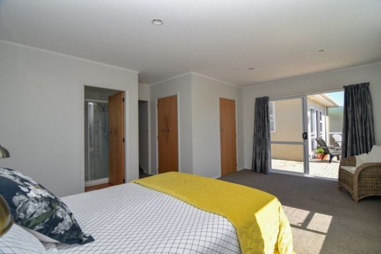 Photo of property in 27 Diamond Street, Carterton, 5713