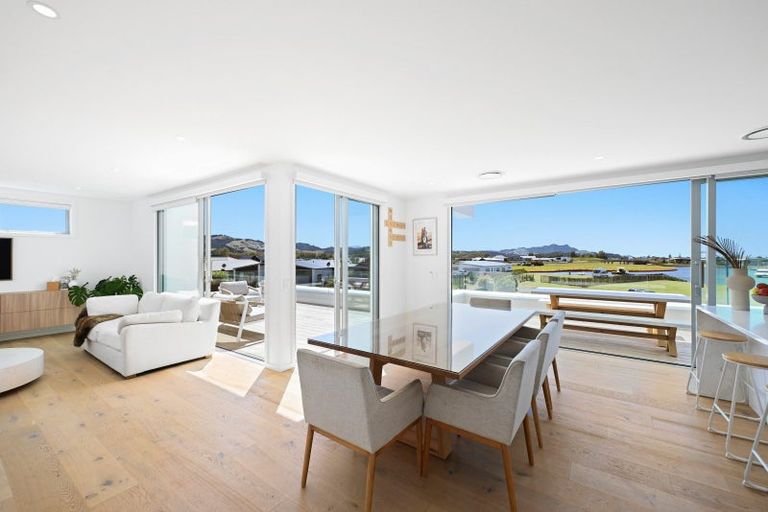 Photo of property in 8 Awatea Drive, Whitianga, 3510