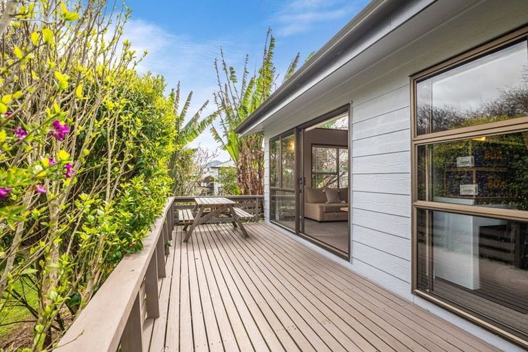 Photo of property in 33 Jelas Road, Red Beach, 0932