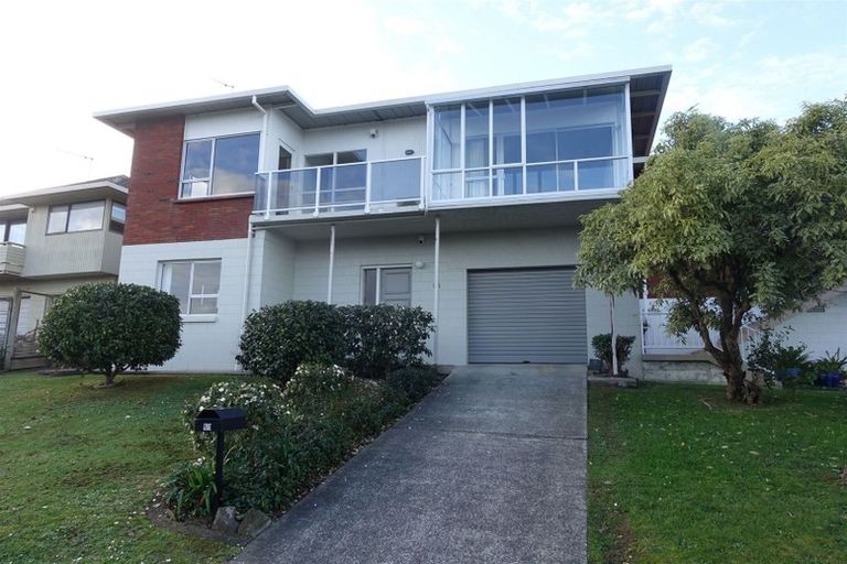 Photo of property in 1/1 Kaihu Street, Northcote, Auckland, 0627