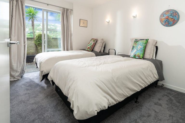 Photo of property in 20 Tiketike Way, Brooklyn, Wellington, 6021