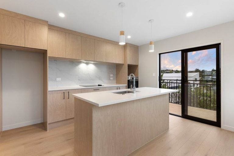 Photo of property in 13 Awhi Lane, Massey, 0614