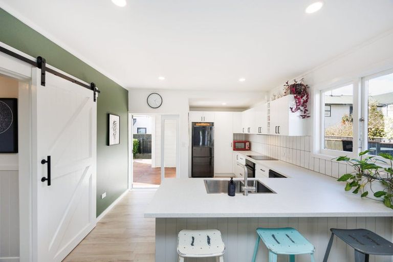 Photo of property in 15 Colombo Street, Hokowhitu, Palmerston North, 4410