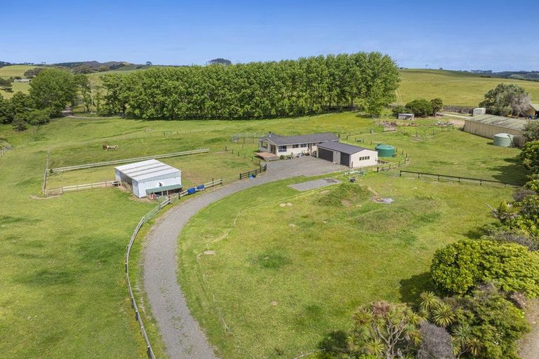 Photo of property in 47 Crosland Road, South Head, Helensville, 0874