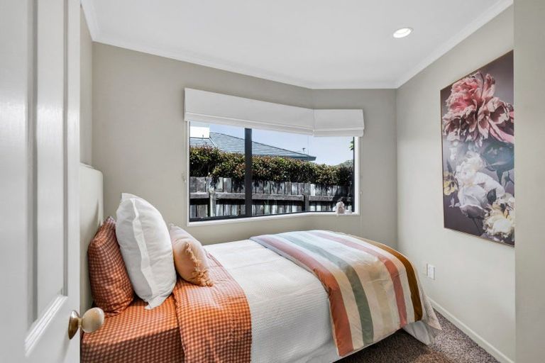 Photo of property in 15 Del Mar Place, Merrilands, New Plymouth, 4312