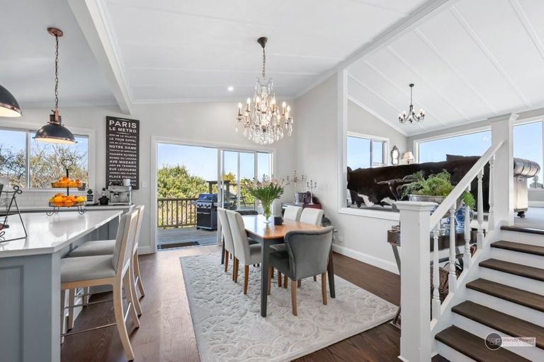 Photo of property in 10 Chestnut Grove, Maungaraki, Lower Hutt, 5010