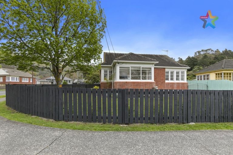 Photo of property in 114 Waddington Drive, Naenae, Lower Hutt, 5011