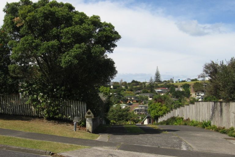 Photo of property in 19a Robin Lane, Browns Bay, Auckland, 0630