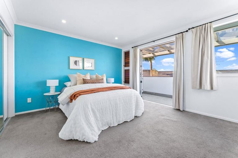 Photo of property in 11f Clearwater Cove, West Harbour, Auckland, 0618