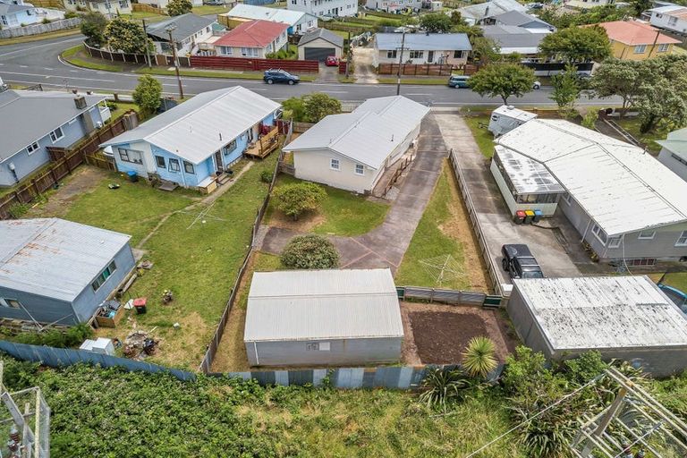 Photo of property in 98 Driver Crescent, Cannons Creek, Porirua, 5024