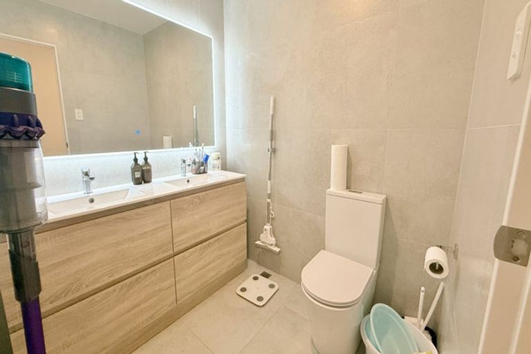 Photo of property in 6/11 Rengarenga Rise, Fairview Heights, Auckland, 0632