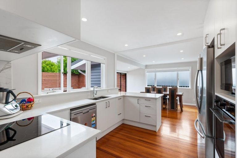 Photo of property in 15 Matipo Road, Te Atatu Peninsula, Auckland, 0610