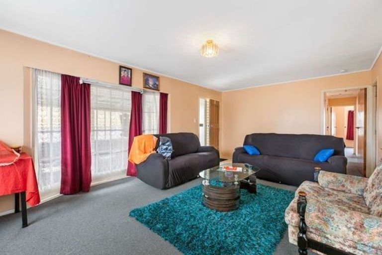 Photo of property in 422 Roscommon Road, Clendon Park, Auckland, 2103
