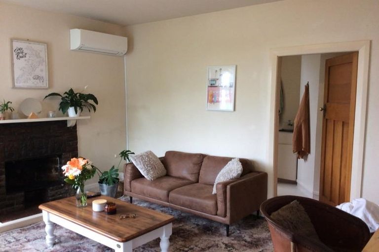 Photo of property in 9 Hungerford Road, Lyall Bay, Wellington, 6022