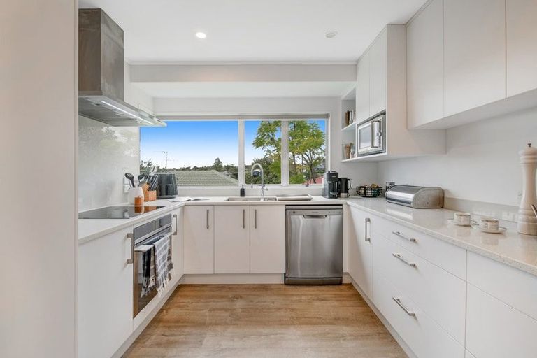 Photo of property in 12 Godwin Court, Unsworth Heights, Auckland, 0632