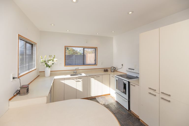 Photo of property in 2a Wainoni Road, Wainoni, Christchurch, 8061