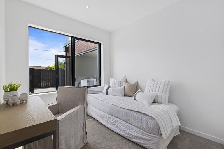 Photo of property in 10 Vaughan Crescent, Murrays Bay, Auckland, 0630