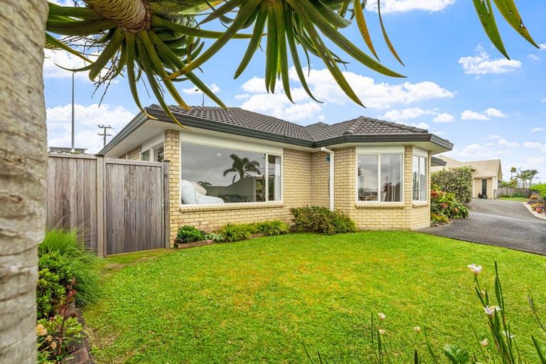 Photo of property in 44 Kath Hopper Drive, Orewa, 0931