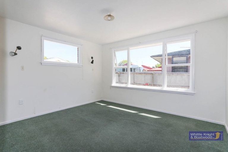 Photo of property in 8 Lochee Road, Upper Riccarton, Christchurch, 8041