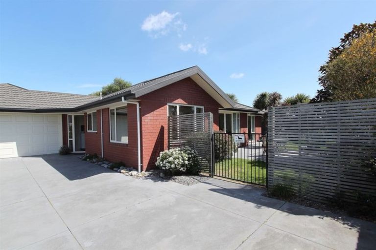 Photo of property in 6 Punga Lane, Parklands, Christchurch, 8083