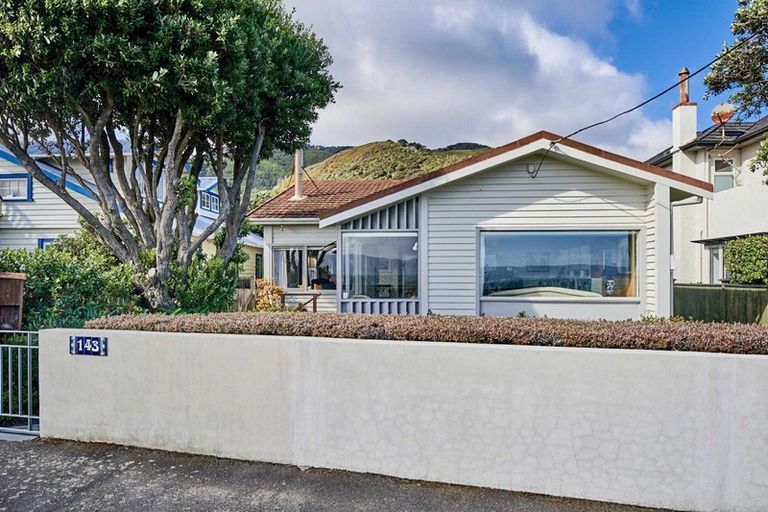 Photo of property in 143 Marine Parade, Eastbourne, Lower Hutt, 5013