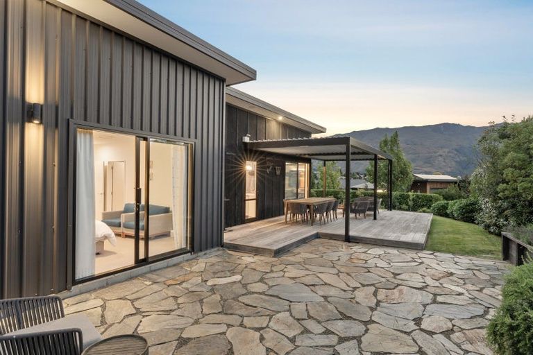 Photo of property in 1 Kirimoko Crescent, Wanaka, 9305