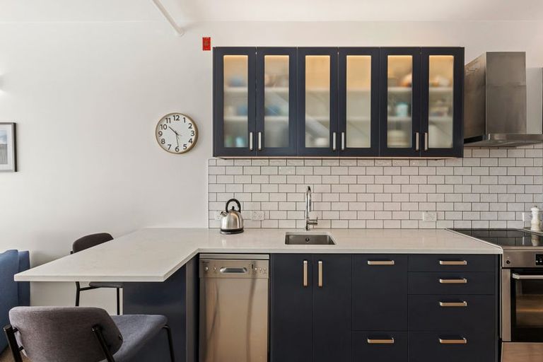 Photo of property in Qba Apartments, 4p/51 Webb Street, Mount Cook, Wellington, 6011