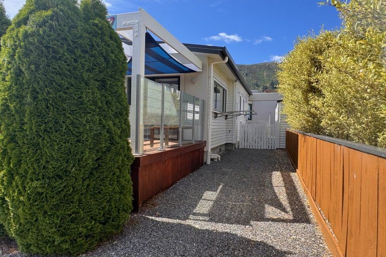 Photo of property in 29 Beach Road, Waikawa, Picton, 7220