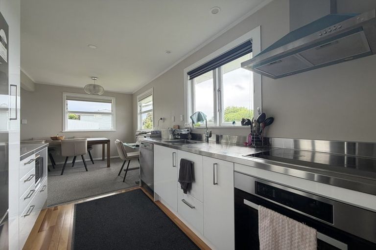 Photo of property in 6 Lenox Grove, Johnsonville, Wellington, 6037