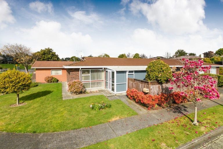 Photo of property in 1 Wharite Place, Awapuni, Palmerston North, 4412