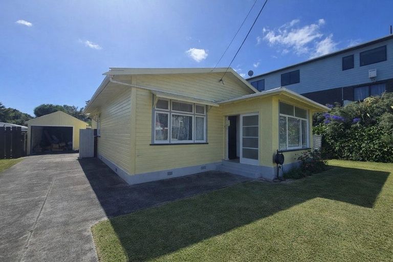 Photo of property in 2 Cambridge Street, Gonville, Whanganui, 4501