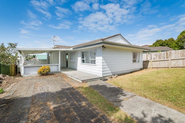Photo of property in 33 Athena Drive, Totara Vale, Auckland, 0629