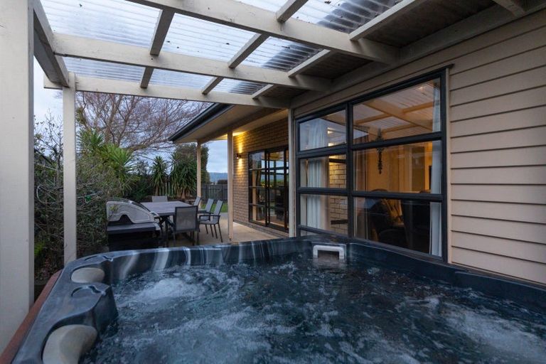 Photo of property in 39 Tennyson Avenue, Kelvin Grove, Palmerston North, 4414