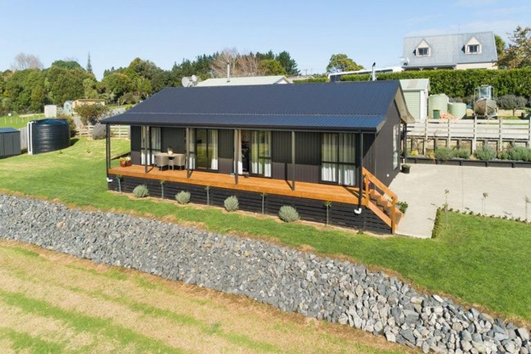 Photo of property in 2630 Awhitu Road, Awhitu, Waiuku, 2684